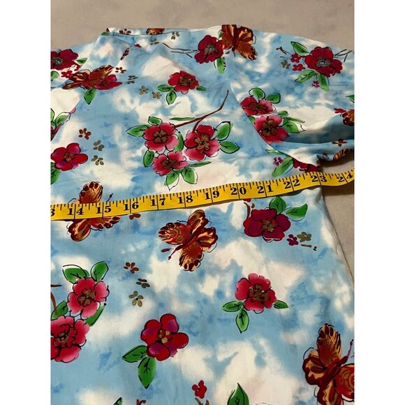 Floral Print V-Neck Short Sleeve Medical Scrub Top With Front Pockets By Fashion - Picture 3 of 4